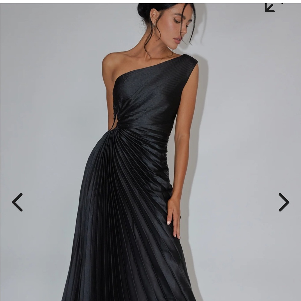 SOLD‼️- Selfie Leslie Midnight One-Shoulder Dress